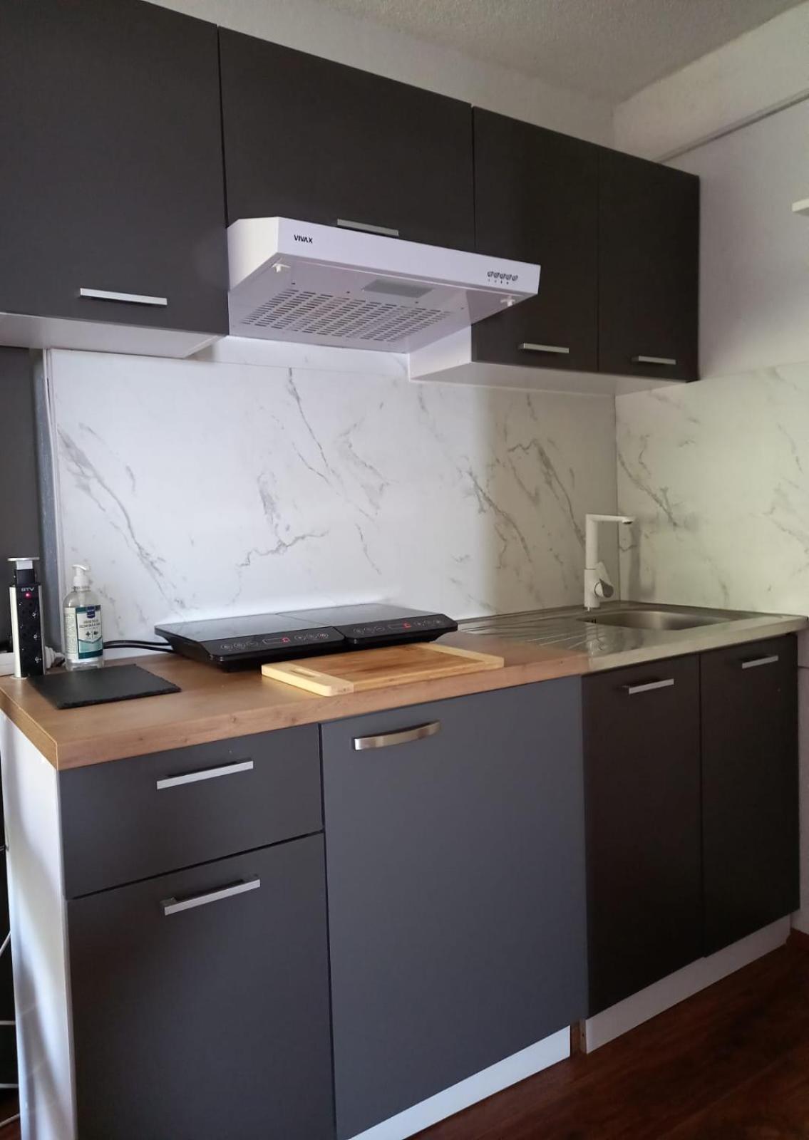 Apartmani 'Cvit' Karlobag Exterior foto